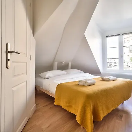Charming 1 Bedroom In The Heart Of *