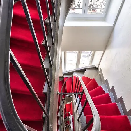 Charming 1 Bedroom In The Heart Of *