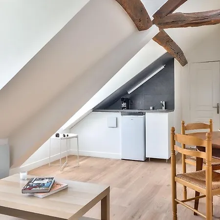 Charming 1 Bedroom In The Heart Of *