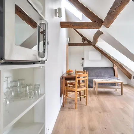 Charming 1 Bedroom In The Heart Of Apartament Paryż