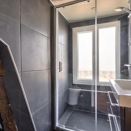 Charming 1 Bedroom In The Heart Of *
