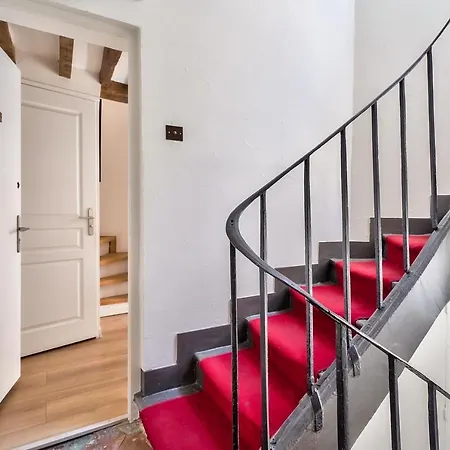 Charming 1 Bedroom In The Heart Of Apartament